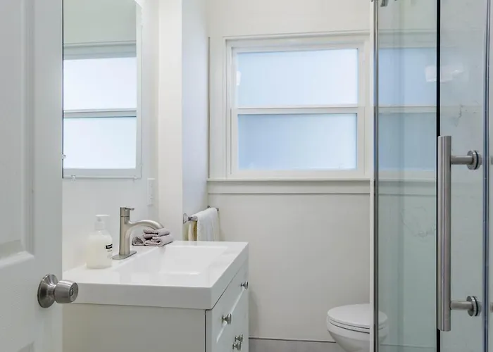 4 - Berkeley Private Apartment With Parking & Laundry